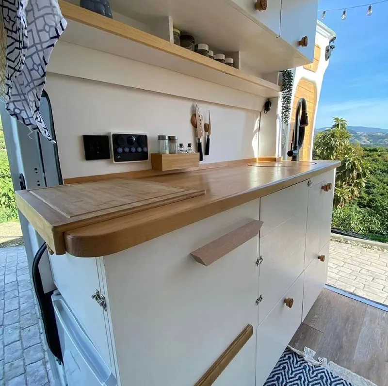 Camperización de la furgoneta «Manilla» (III)