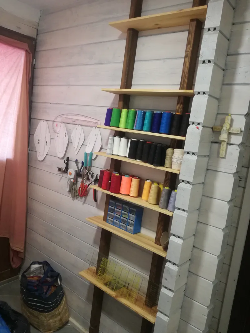 Estanterías para un taller de costura — 2