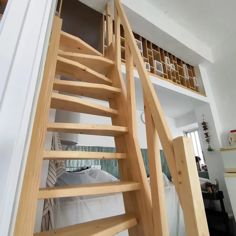 Escalera de pino a la entreplanta — 2