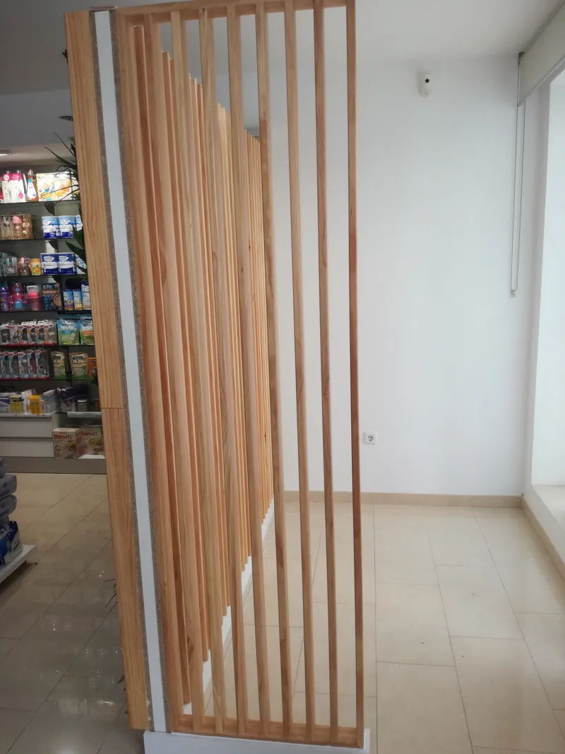 Screen for a pharmacy — 2